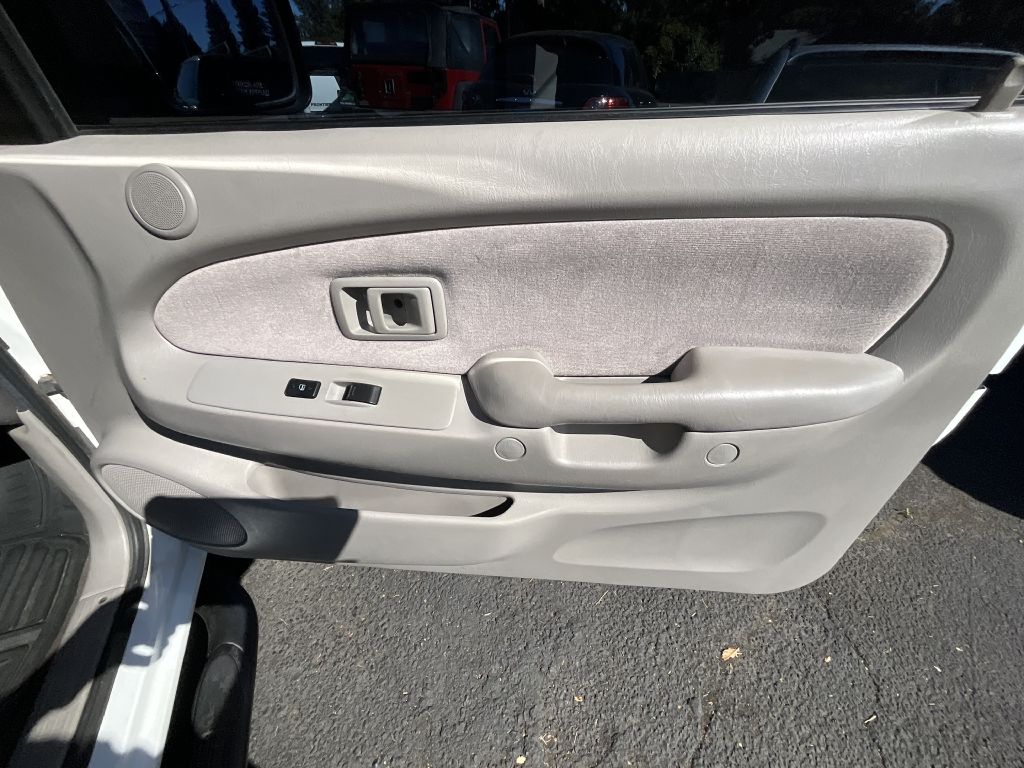 Photo 17 of this TOYOTA TACOMA SR5
