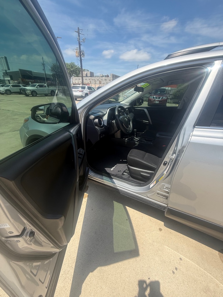 Photo 3 of this TOYOTA RAV4