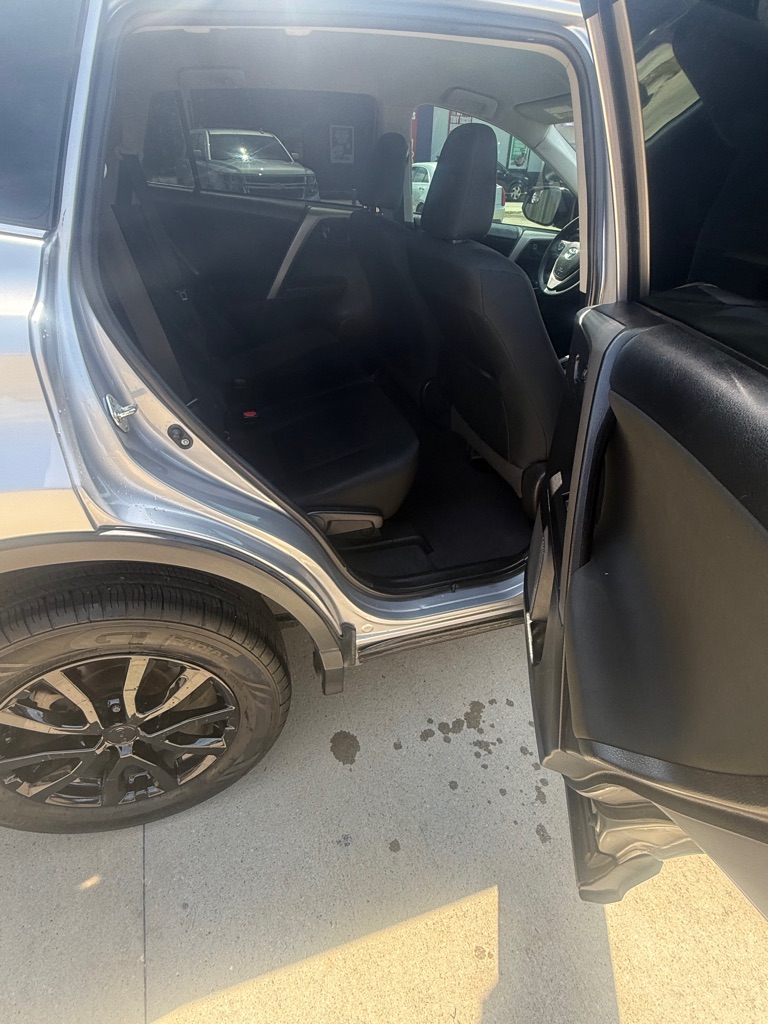 Photo 8 of this TOYOTA RAV4