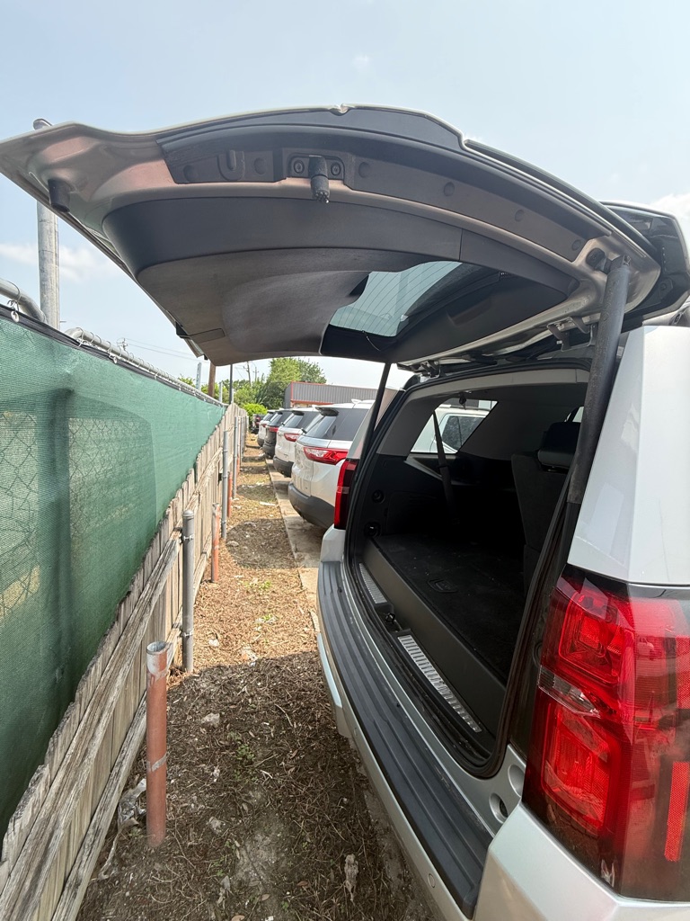 Photo 7 of this CHEVROLET TAHOE