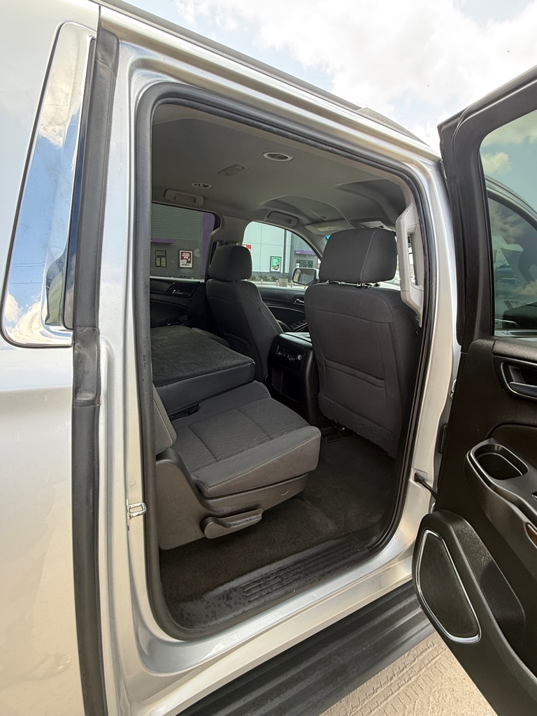 Photo 5 of this CHEVROLET SUBURBAN