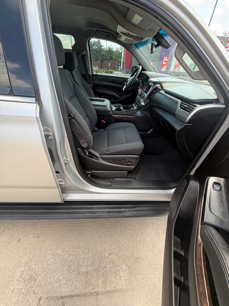 Photo 4 of this CHEVROLET SUBURBAN