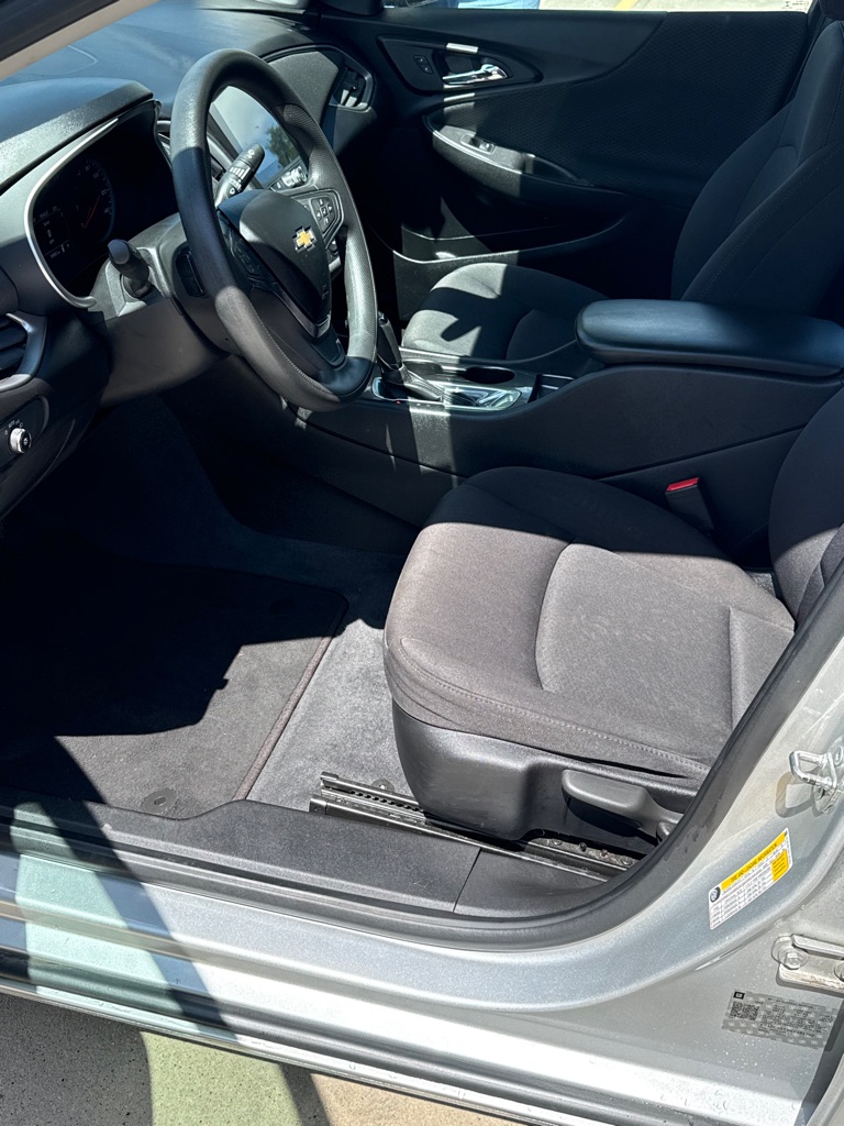 Photo 7 of this CHEVROLET MALIBU