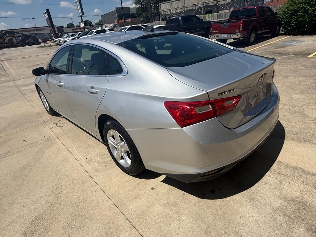 Photo 3 of this CHEVROLET MALIBU