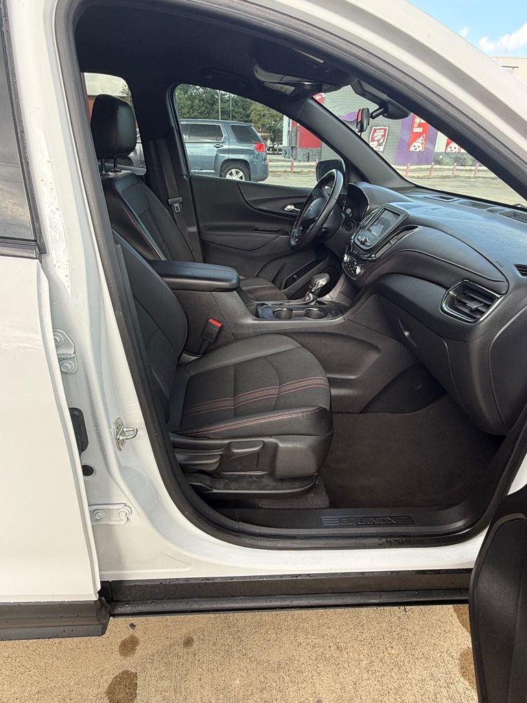 Photo 5 of this CHEVROLET EQUINOX