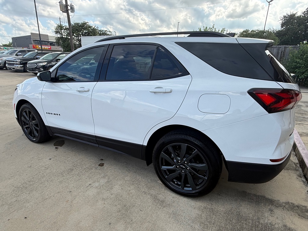 Photo 4 of this CHEVROLET EQUINOX