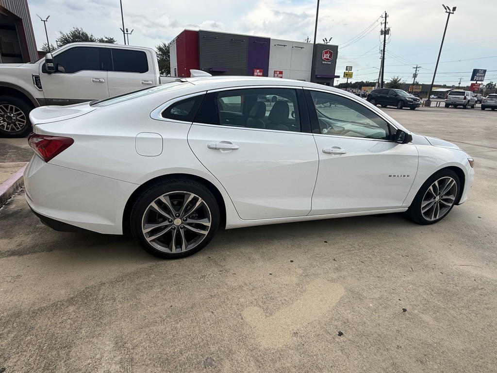 Photo 3 of this CHEVROLET MALIBU