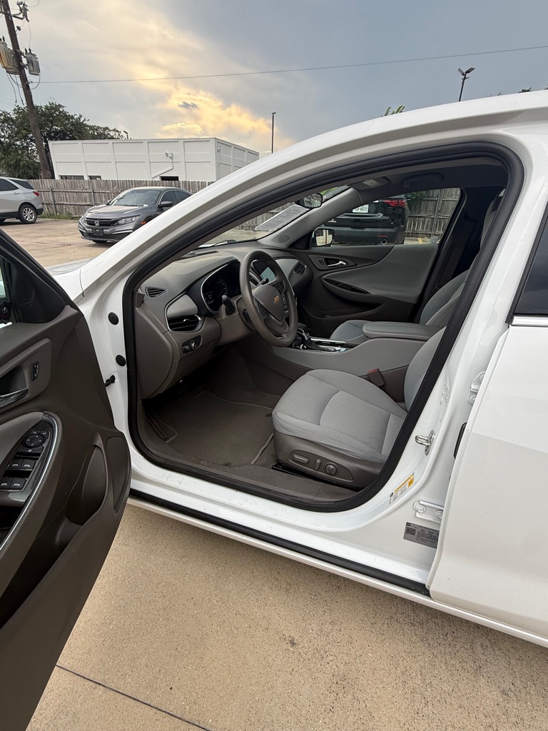 Photo 8 of this CHEVROLET MALIBU