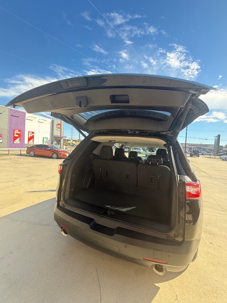 Photo 4 of this CHEVROLET TRAVERSE