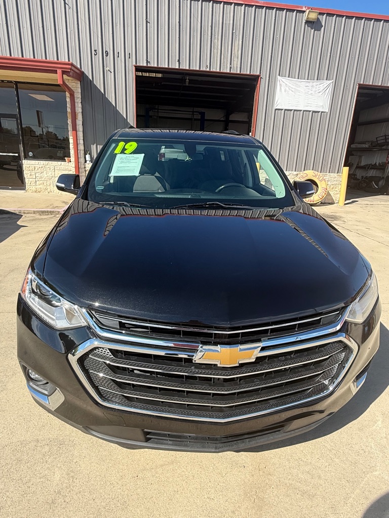 Photo 2 of this CHEVROLET TRAVERSE