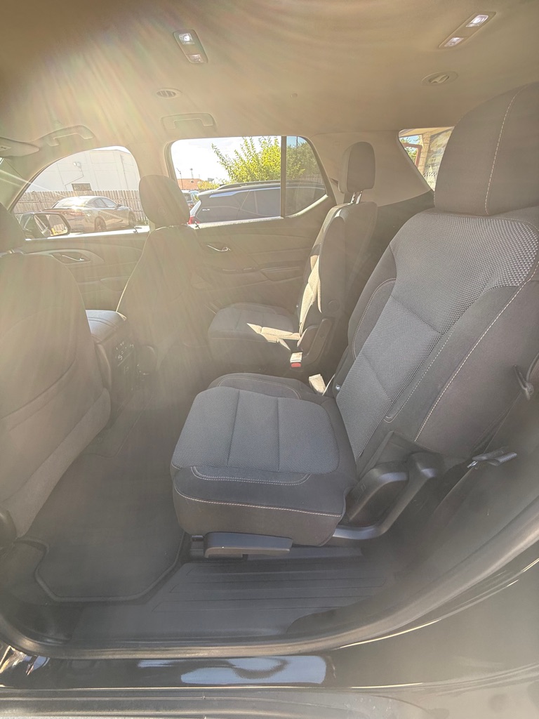 Photo 9 of this CHEVROLET TRAVERSE