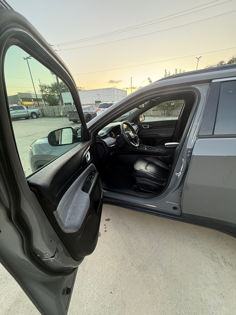 Photo 4 of this JEEP COMPASS
