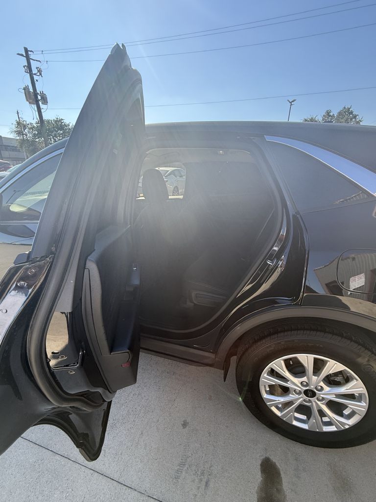 Photo 3 of this FORD ESCAPE