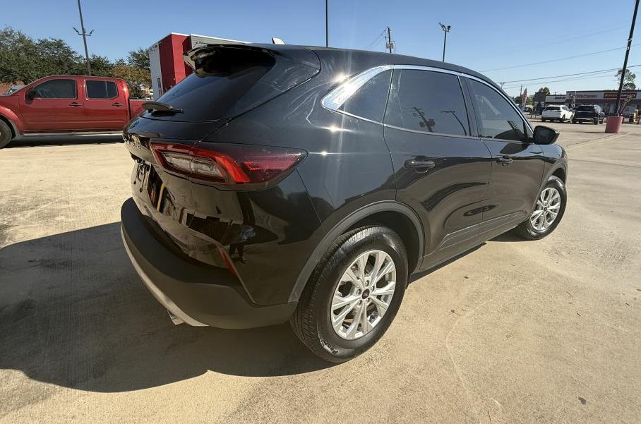 Photo 4 of this FORD ESCAPE