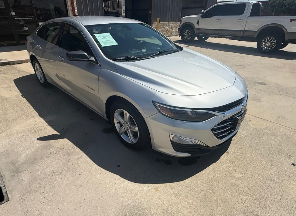 Photo 2 of this CHEVROLET MALIBU