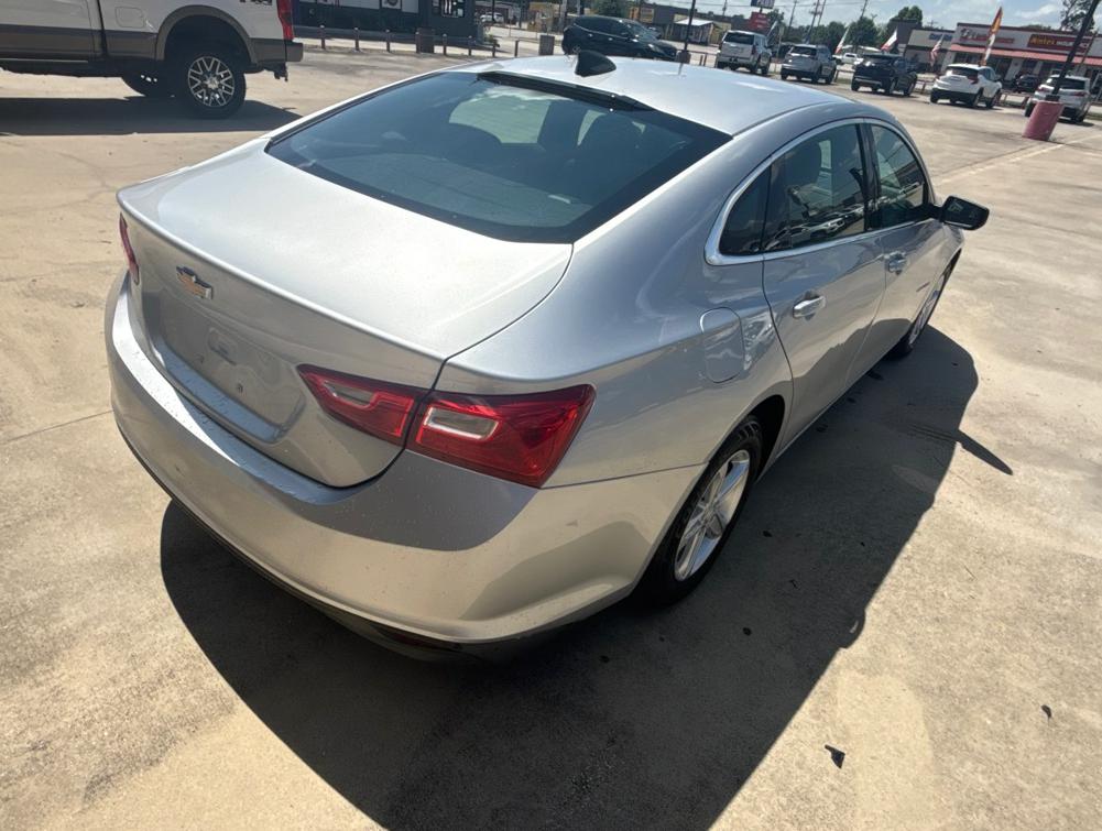 Photo 4 of this CHEVROLET MALIBU