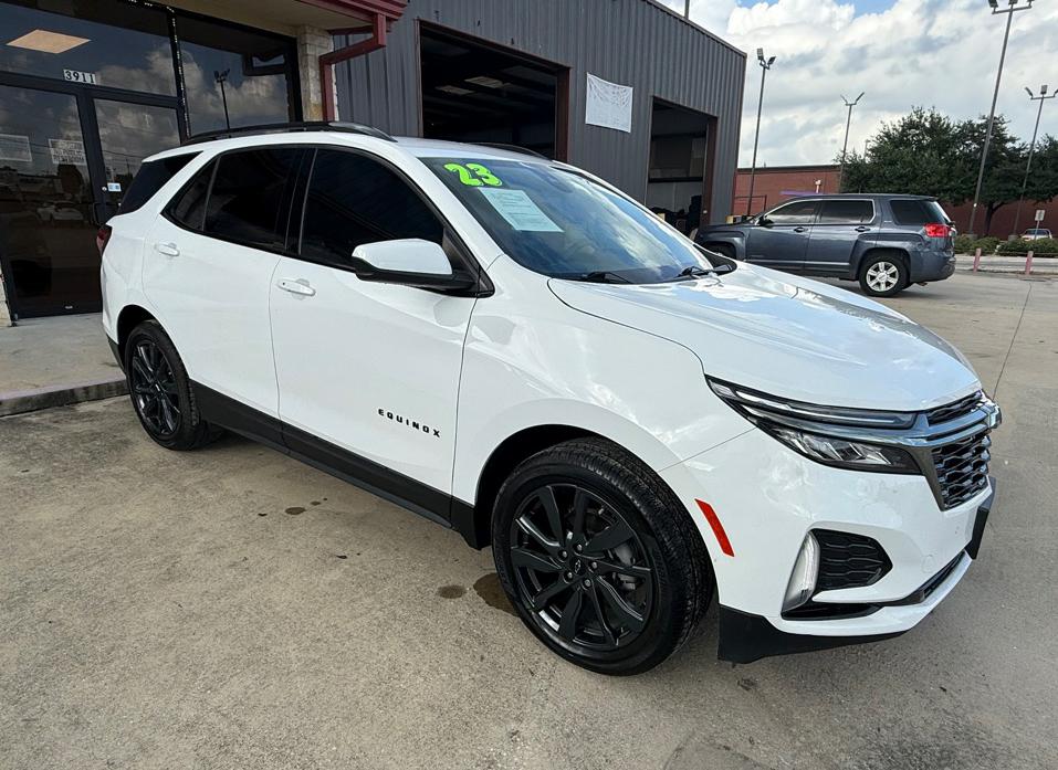 Photo 2 of this CHEVROLET EQUINOX