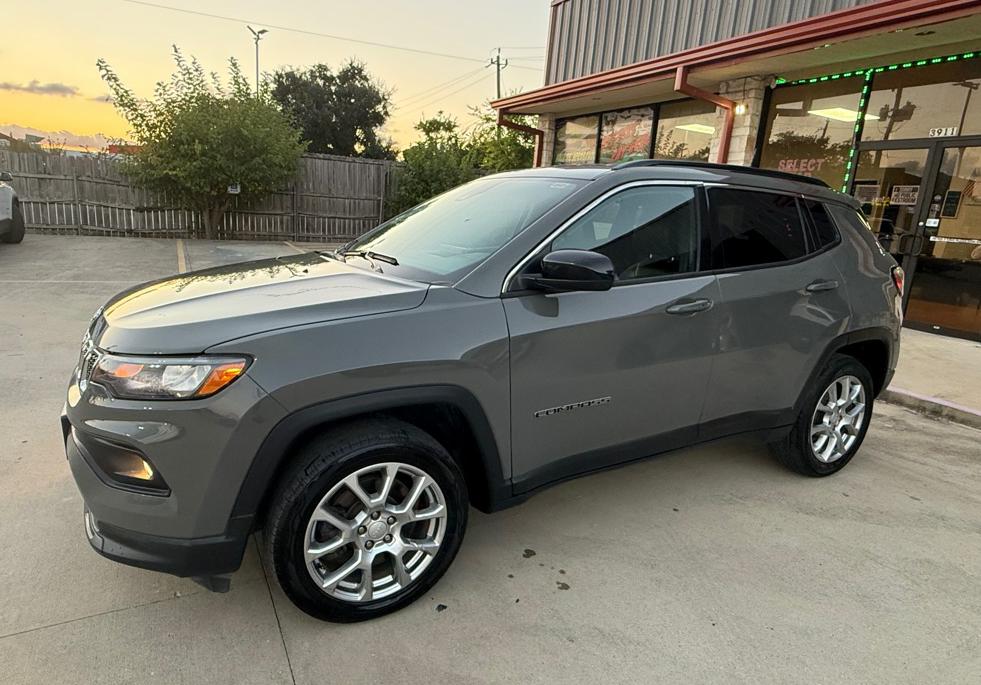Photo 2 of this JEEP COMPASS
