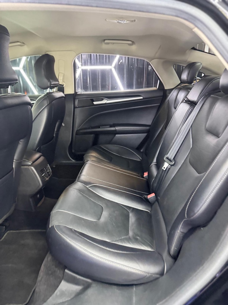 Photo 17 of this FORD FUSION