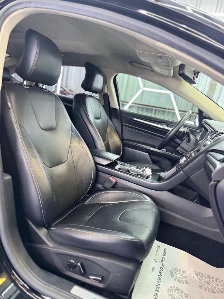 Photo 15 of this FORD FUSION