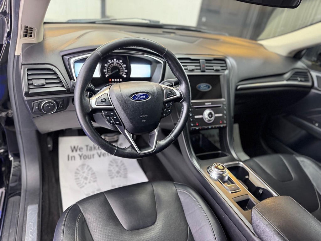 Photo 19 of this FORD FUSION