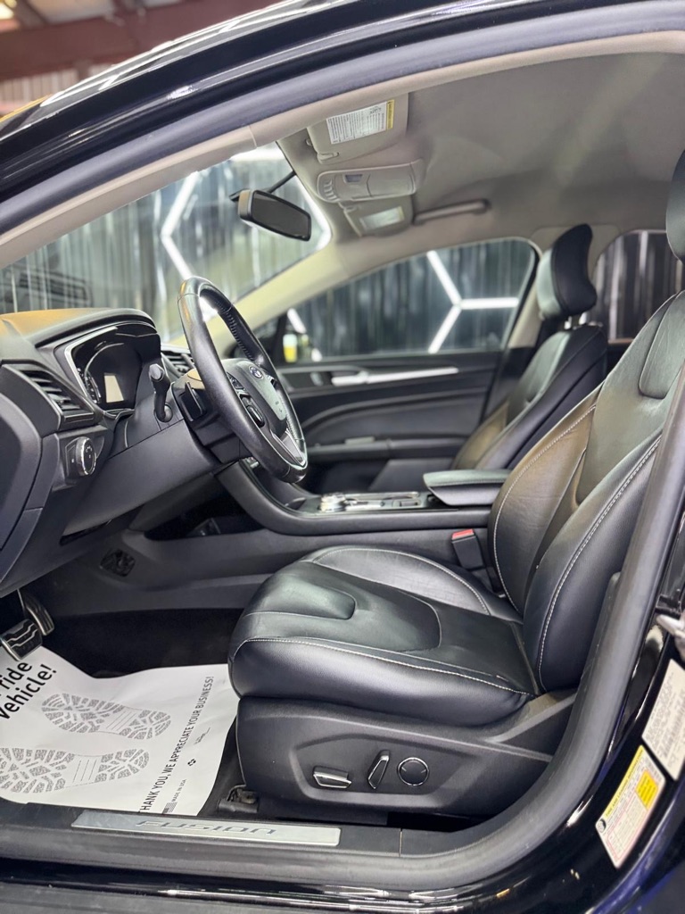 Photo 18 of this FORD FUSION