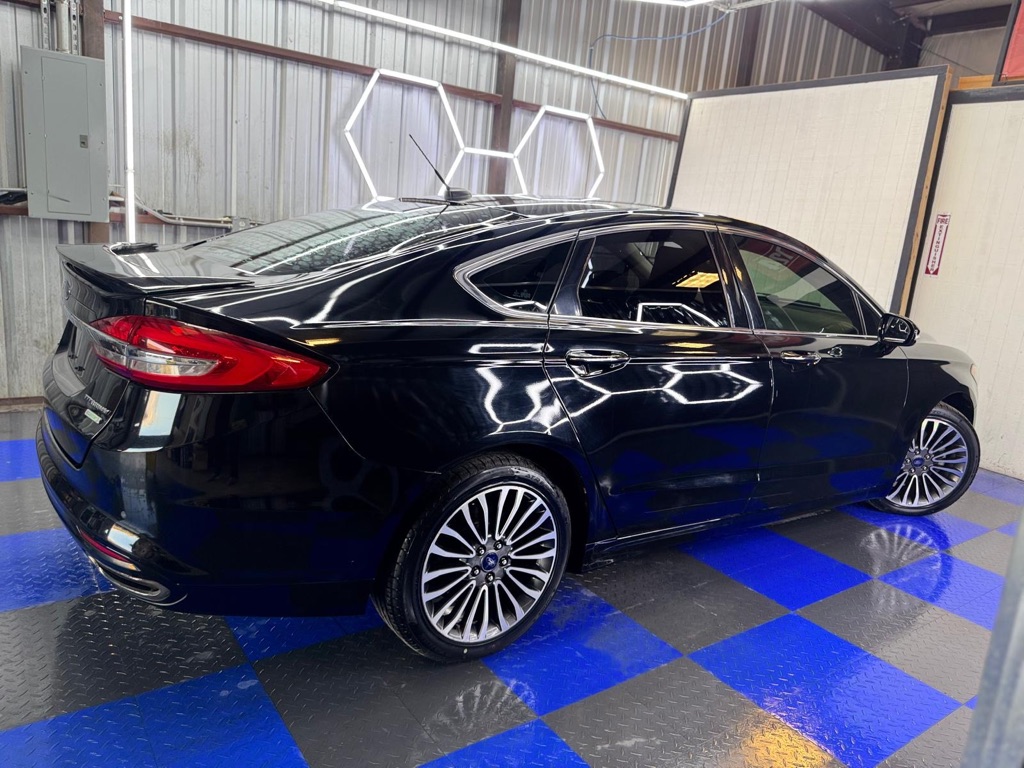 Photo 21 of this FORD FUSION