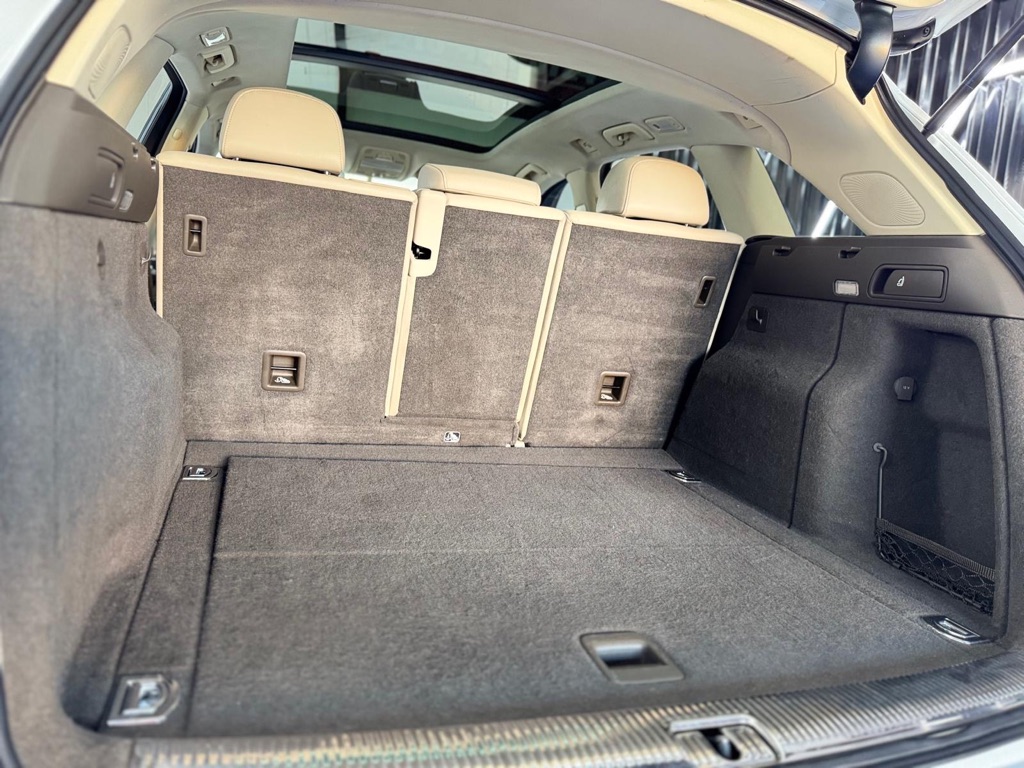 Photo 15 of this AUDI Q5