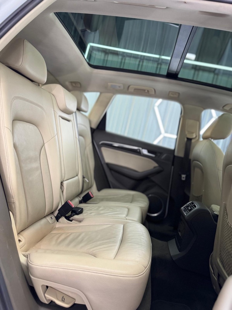 Photo 14 of this AUDI Q5