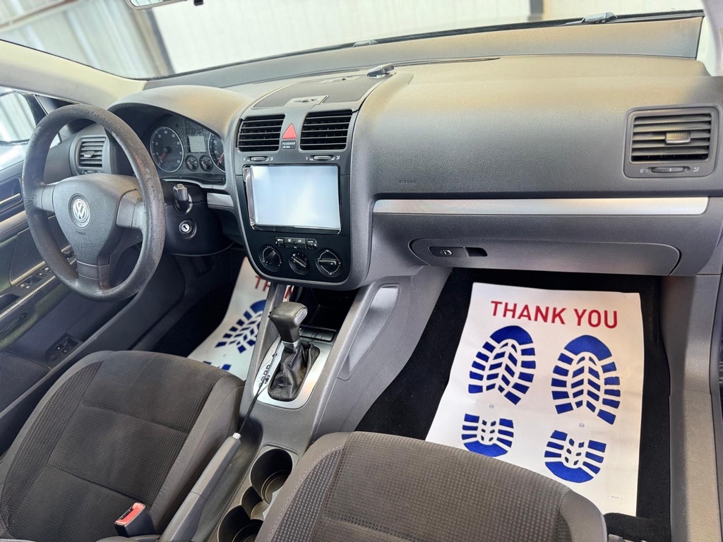 Photo 17 of this VOLKSWAGEN JETTA