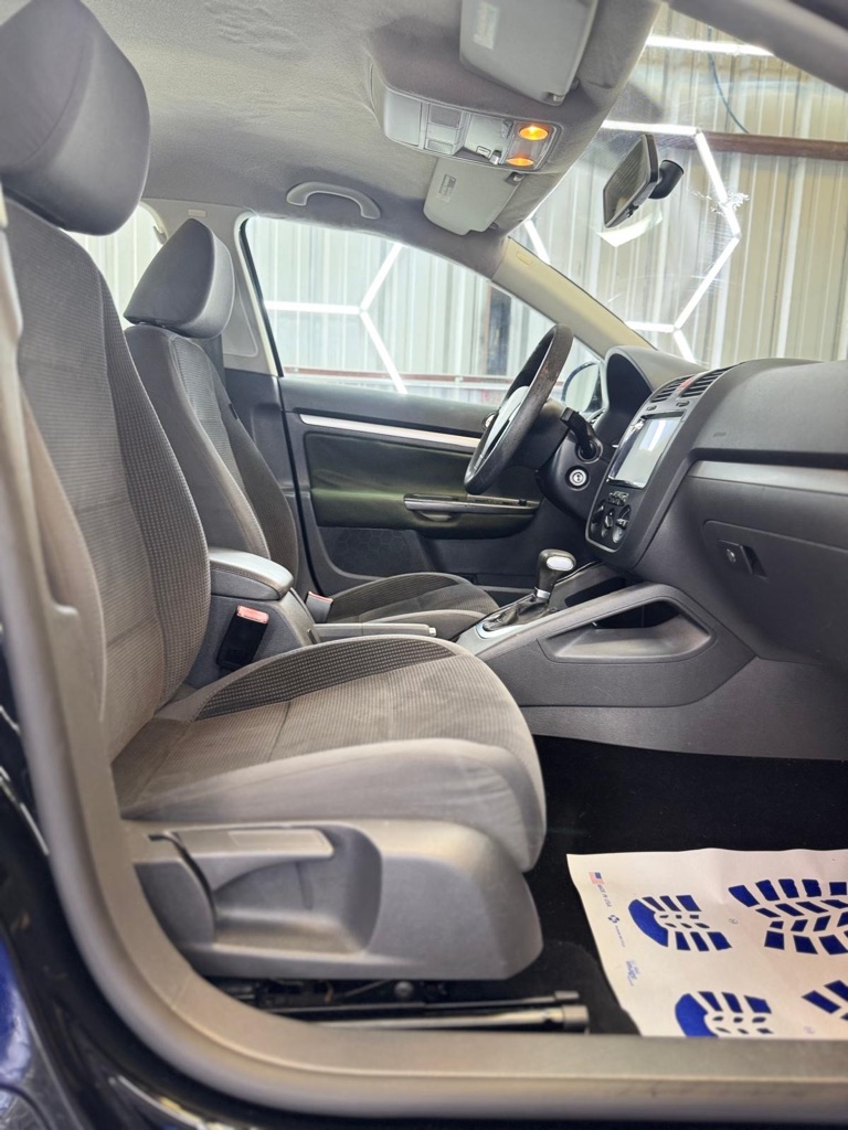 Photo 12 of this VOLKSWAGEN JETTA