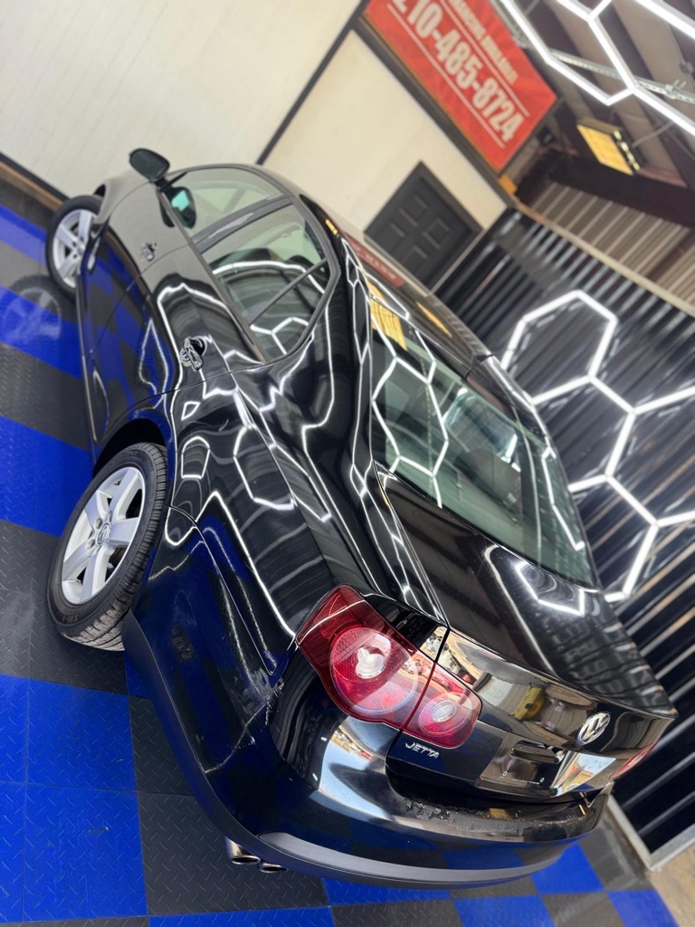 Photo 27 of this VOLKSWAGEN JETTA