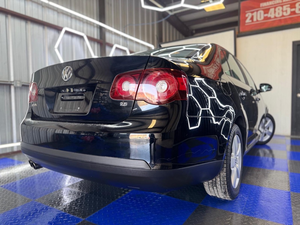 Photo 21 of this VOLKSWAGEN JETTA