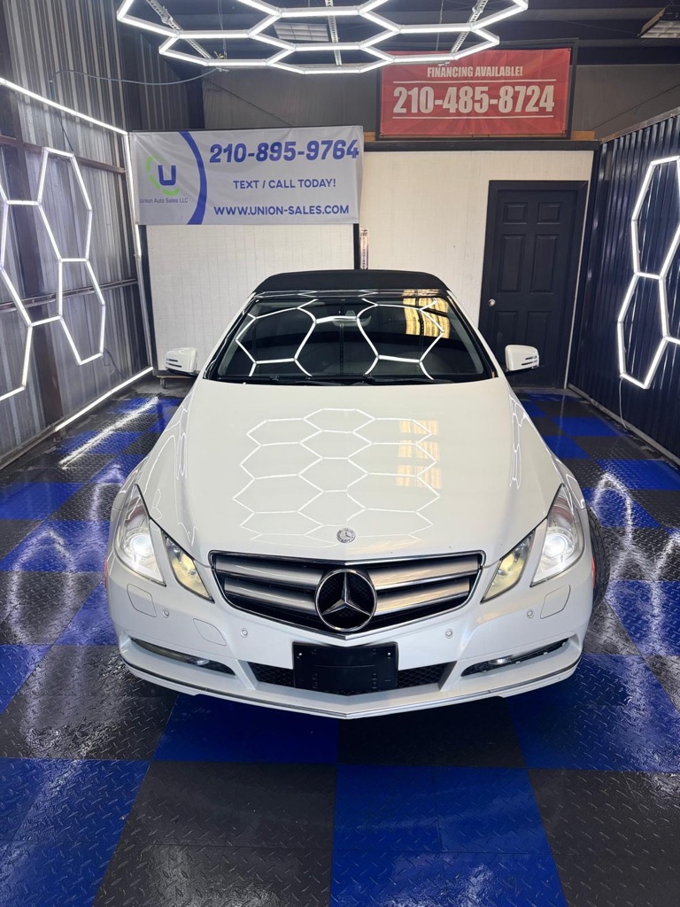 Photo 5 of this MERCEDES-BENZ E-CLASS