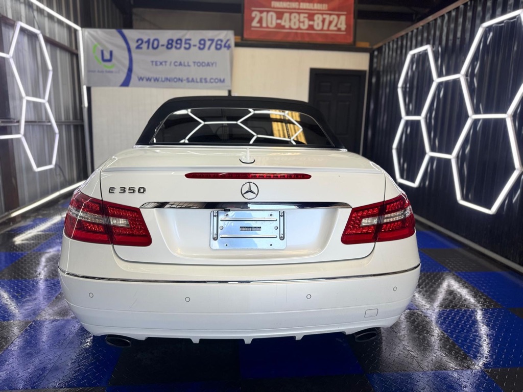 Photo 20 of this MERCEDES-BENZ E-CLASS