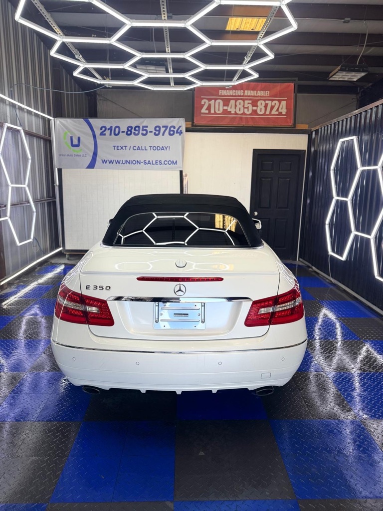 Photo 21 of this MERCEDES-BENZ E-CLASS
