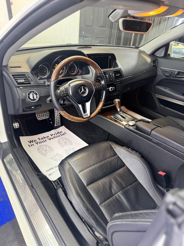 Photo 14 of this MERCEDES-BENZ E-CLASS