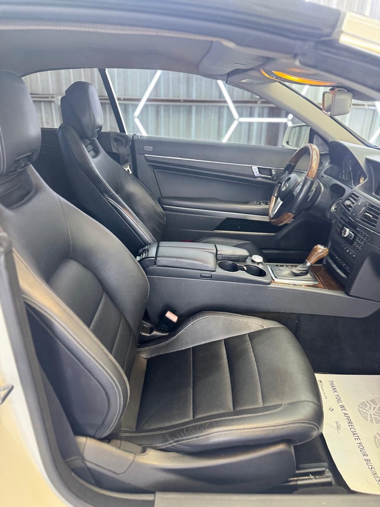 Photo 10 of this MERCEDES-BENZ E-CLASS