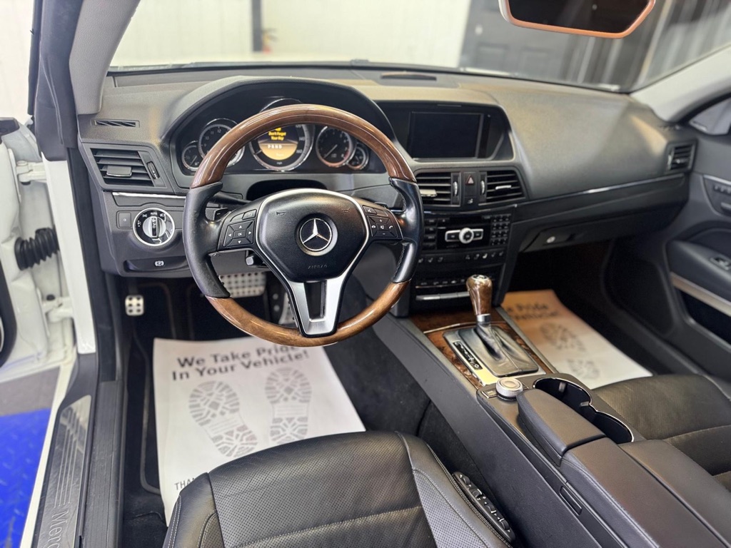 Photo 15 of this MERCEDES-BENZ E-CLASS