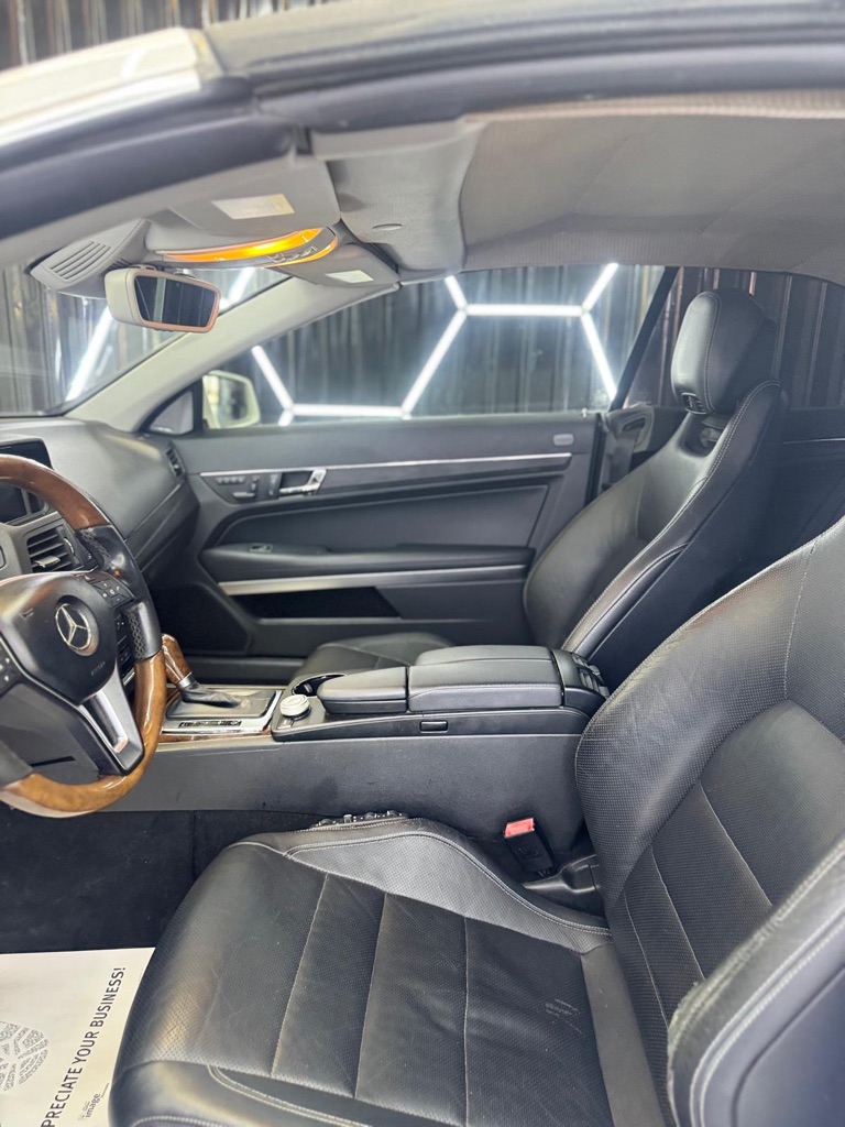 Photo 16 of this MERCEDES-BENZ E-CLASS