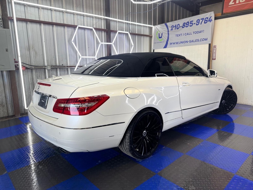 Photo 18 of this MERCEDES-BENZ E-CLASS
