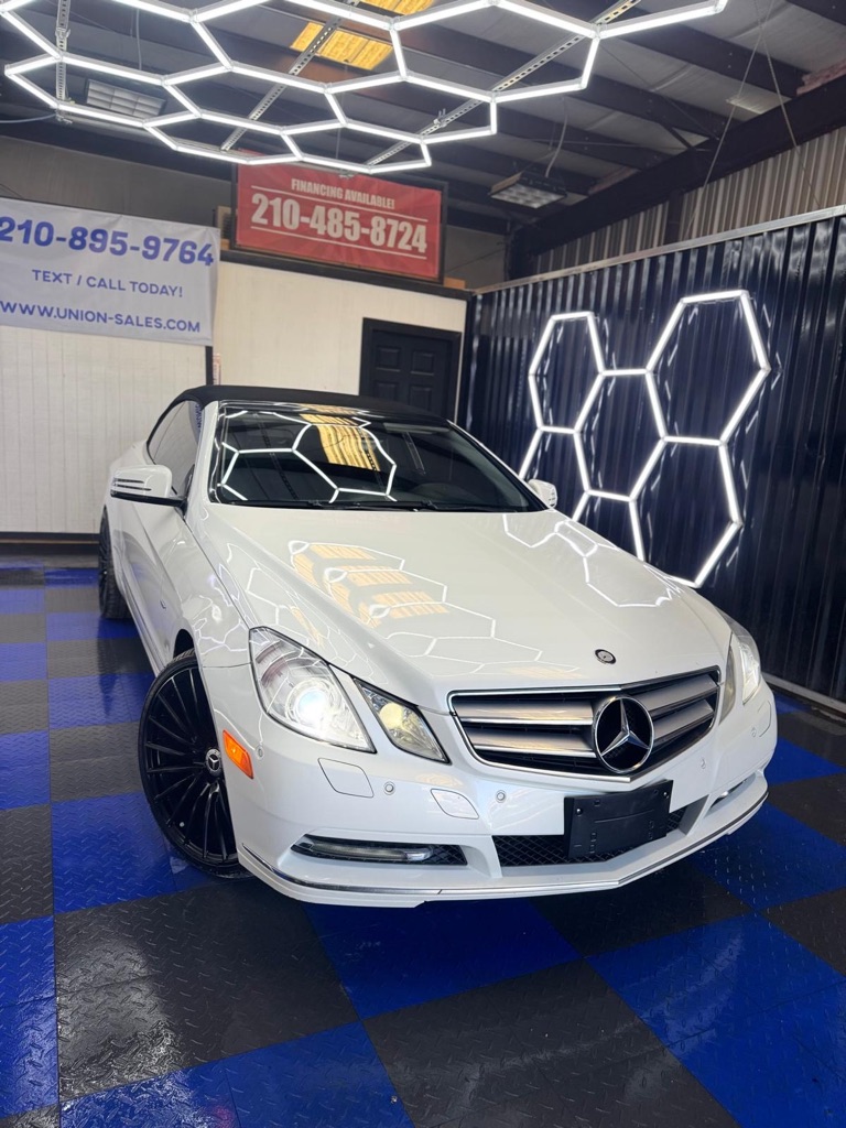 Photo 2 of this MERCEDES-BENZ E-CLASS