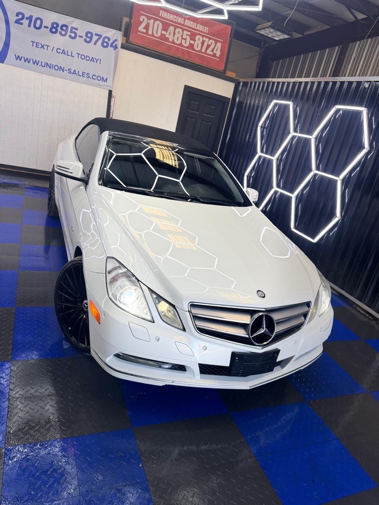Photo 3 of this MERCEDES-BENZ E-CLASS