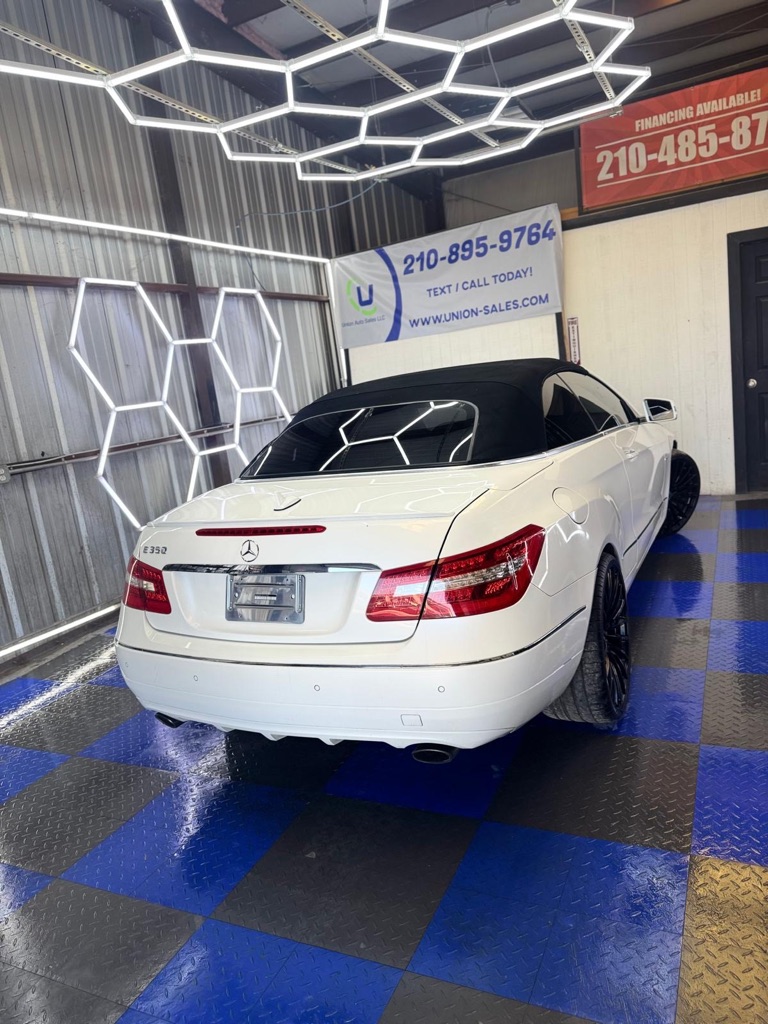 Photo 19 of this MERCEDES-BENZ E-CLASS