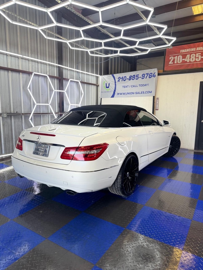 Photo 17 of this MERCEDES-BENZ E-CLASS
