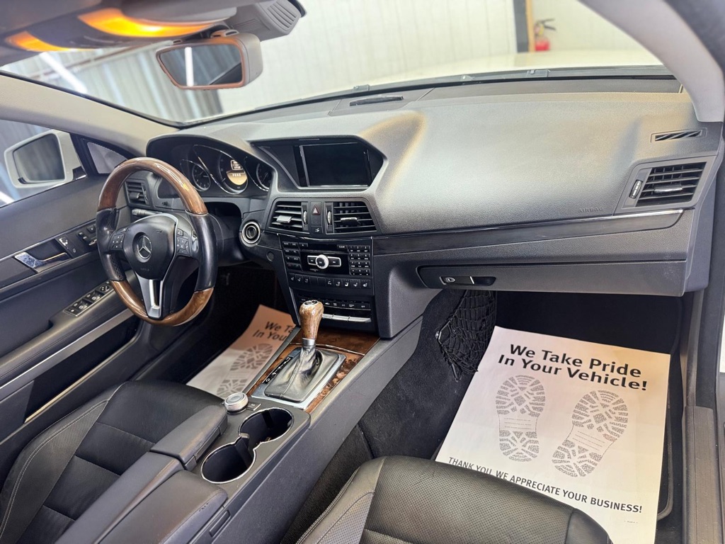 Photo 11 of this MERCEDES-BENZ E-CLASS