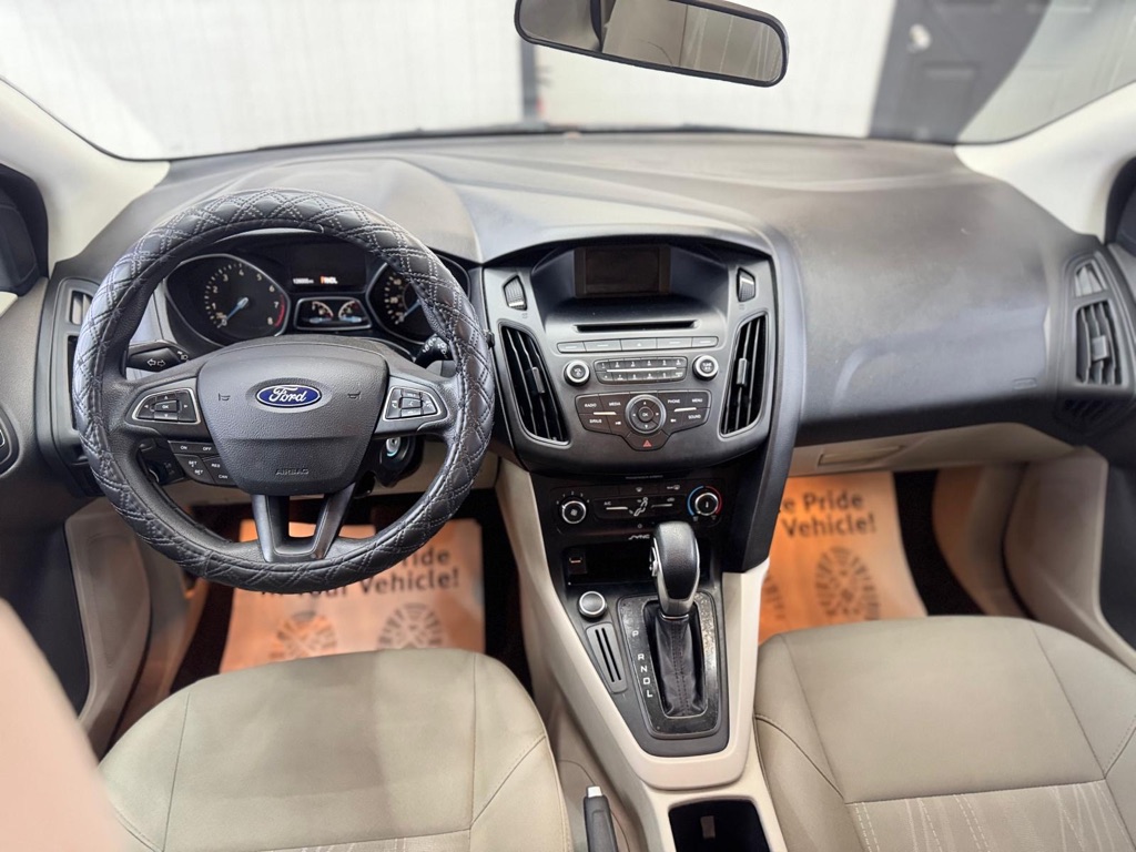 Photo 21 of this FORD FOCUS