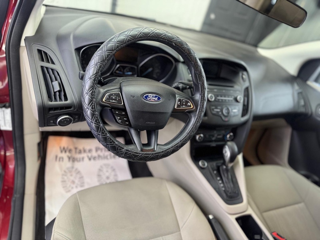 Photo 22 of this FORD FOCUS
