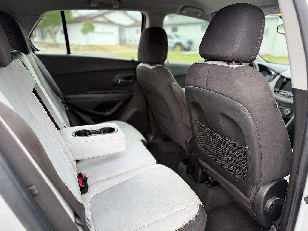Photo 10 of this CHEVROLET TRAX