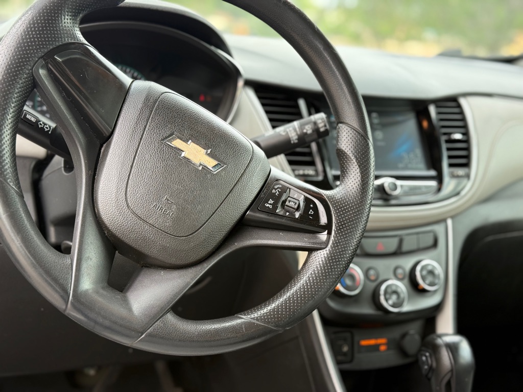 Photo 14 of this CHEVROLET TRAX